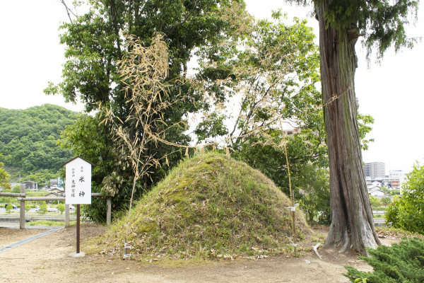 白山神社の首塚